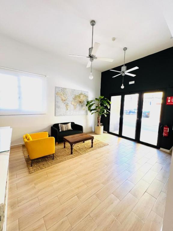 Suites Puente De Hierro 베니카씸 외부 사진
