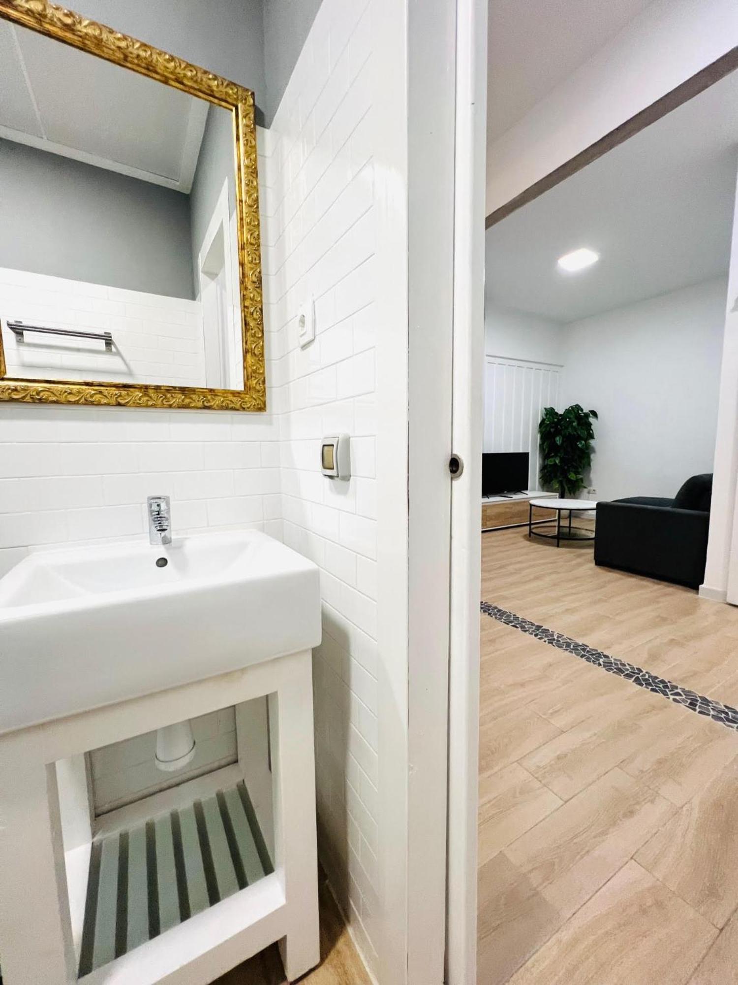 Suites Puente De Hierro 베니카씸 외부 사진