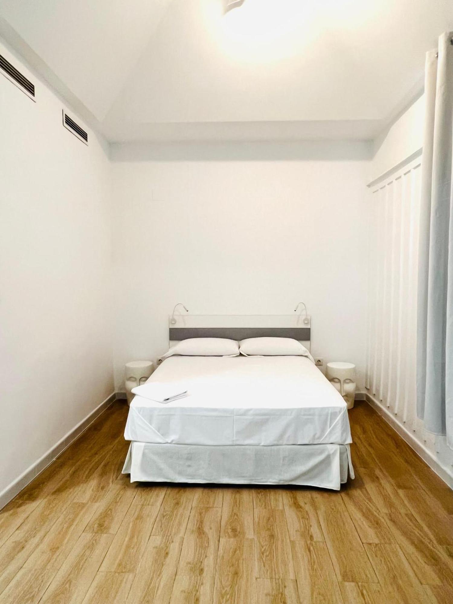 Suites Puente De Hierro 베니카씸 외부 사진